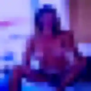 Lamia, 23 ans, en ligne à Châteauneuf-du-Faou pour un rencontre sexy
