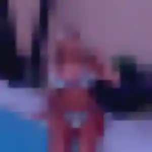 Flore (22 ans) à Crach attend un rencontre sexy ce soir