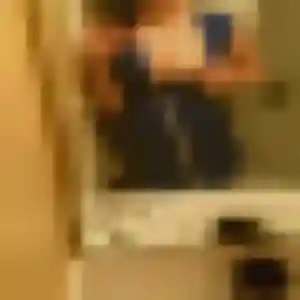 rencontre sexy à Gennes-Val-de-Loire : photo de Dina, 19 ans - sans engagement