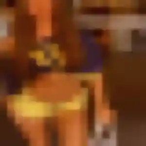 Louise, 27 ans, connectée à Lesneven pour une rencontre coquine