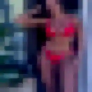 Karima, 21 ans, cherche un rencontre sexy à Surzur